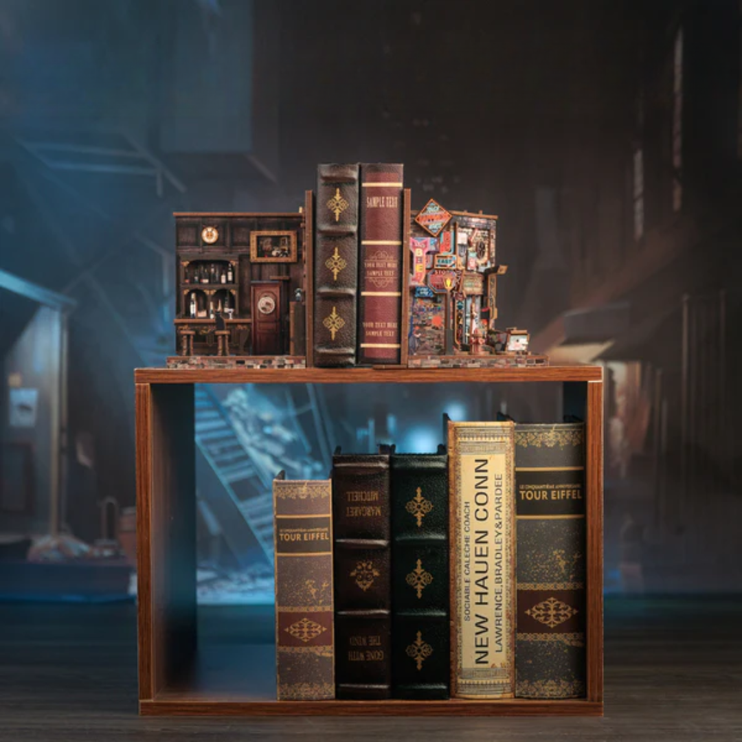 Podpórki do książek The Long Goodbye — aranżacja na półce