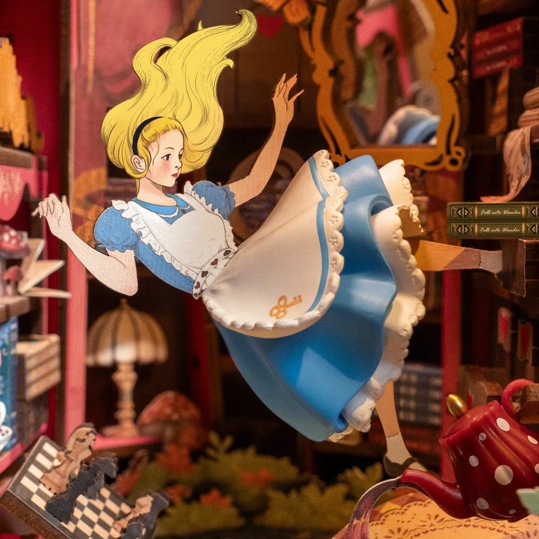 Alicja w Krainie Czarów – wnętrze book nooka z oświetleniem